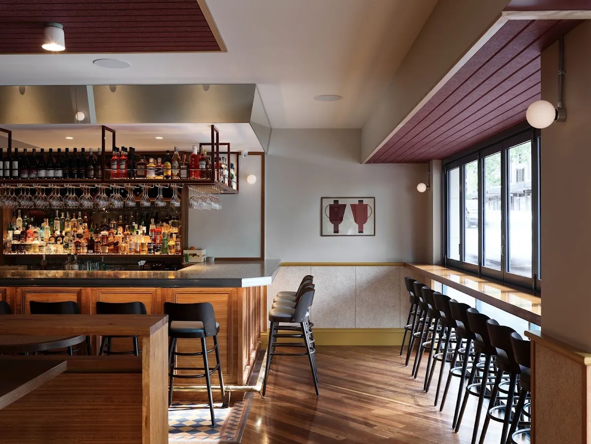 Folly's Bar & Bistro - Bar image