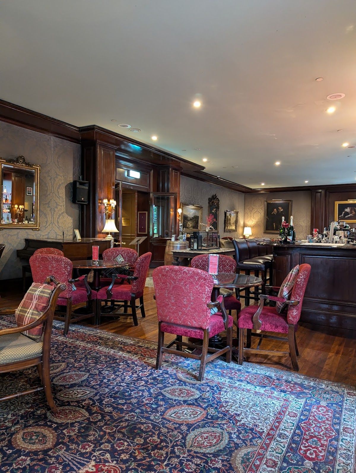Highlander Whisky Bar thumbnail 5