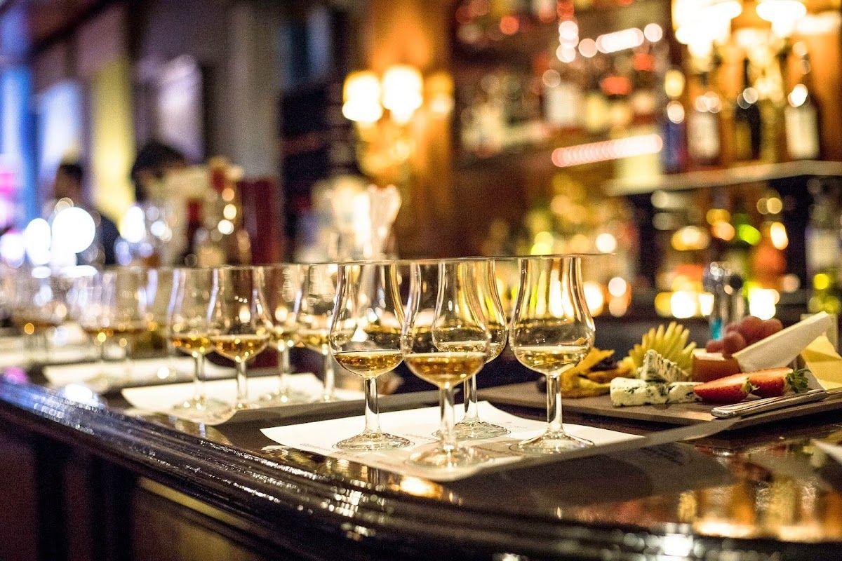 Highlander Whisky Bar thumbnail 2