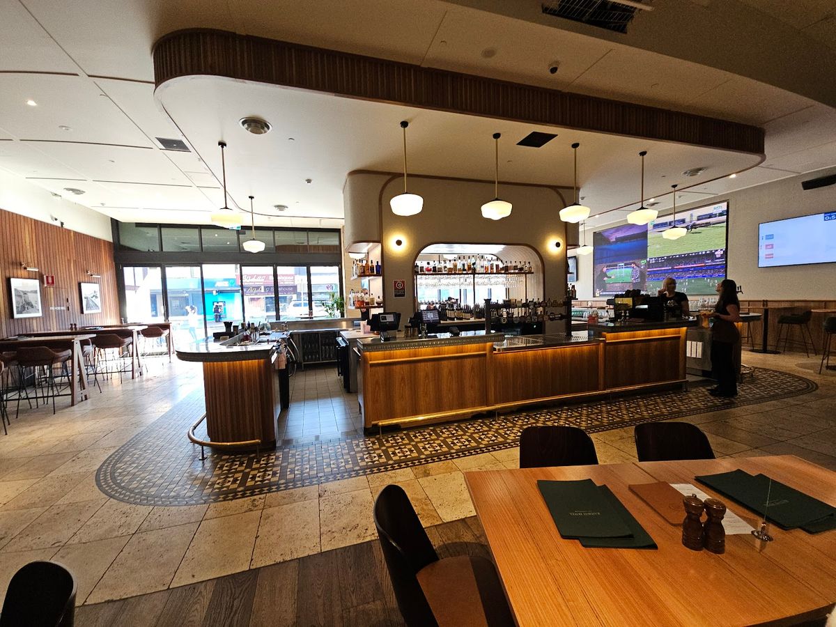 Railway Hotel Gosford Bar & Steakhouse thumbnail 7