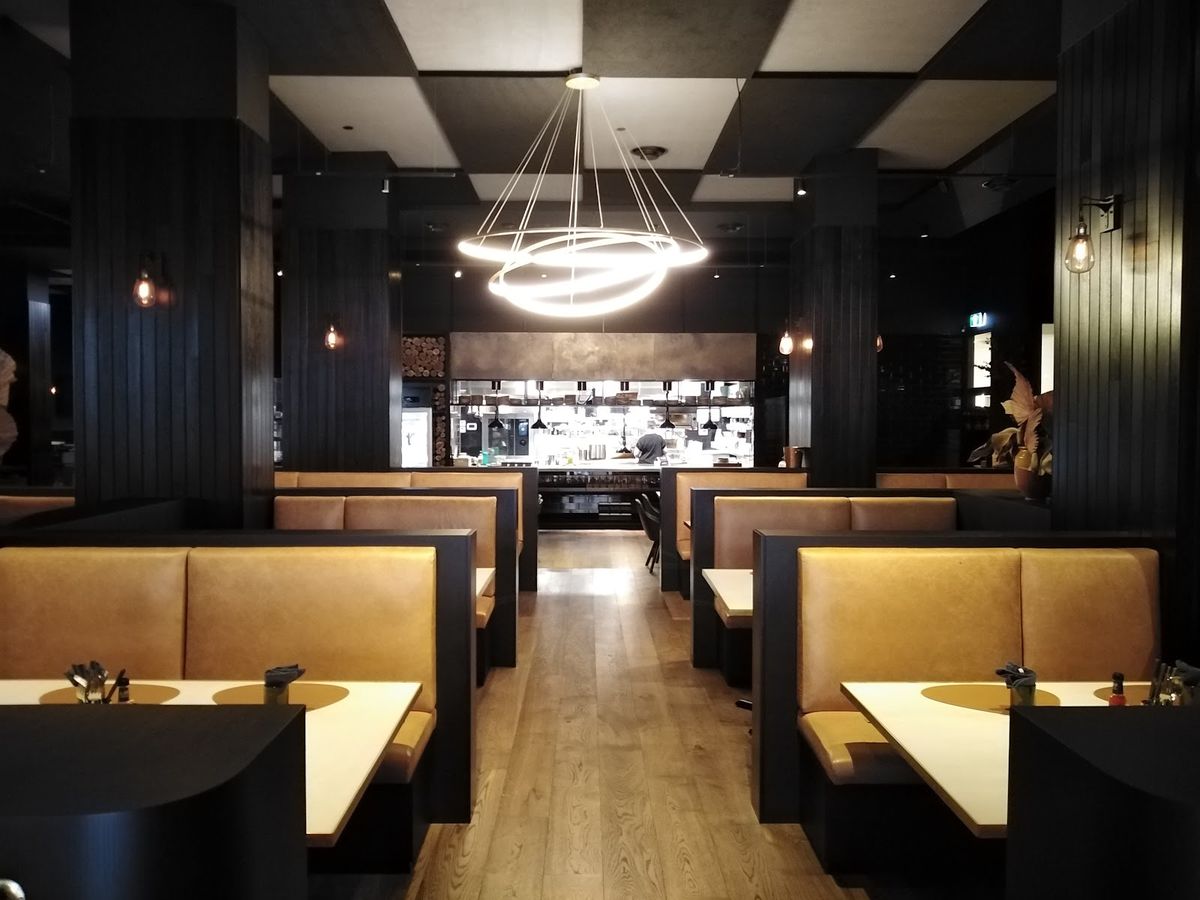 Railway Hotel Gosford Bar & Steakhouse thumbnail 8