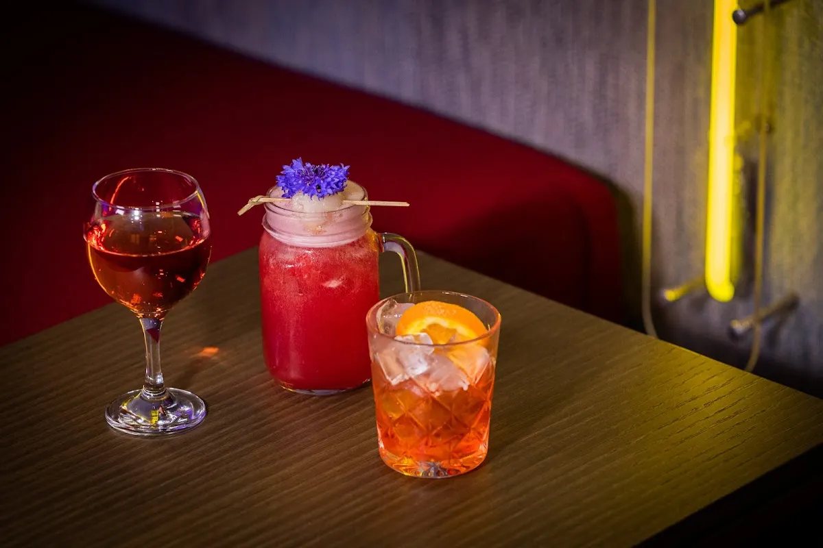 Hydrate Bar - Bar image