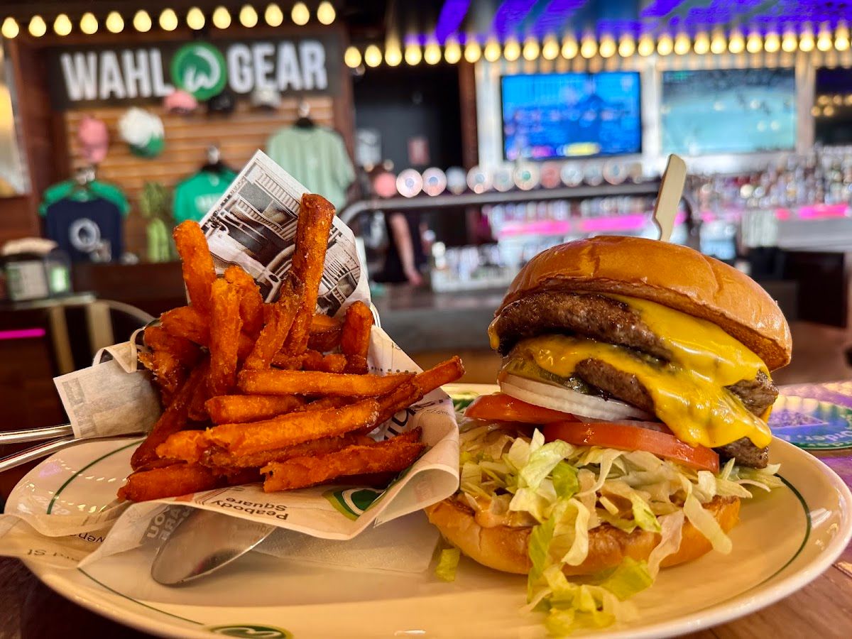 Wahlburgers thumbnail 5