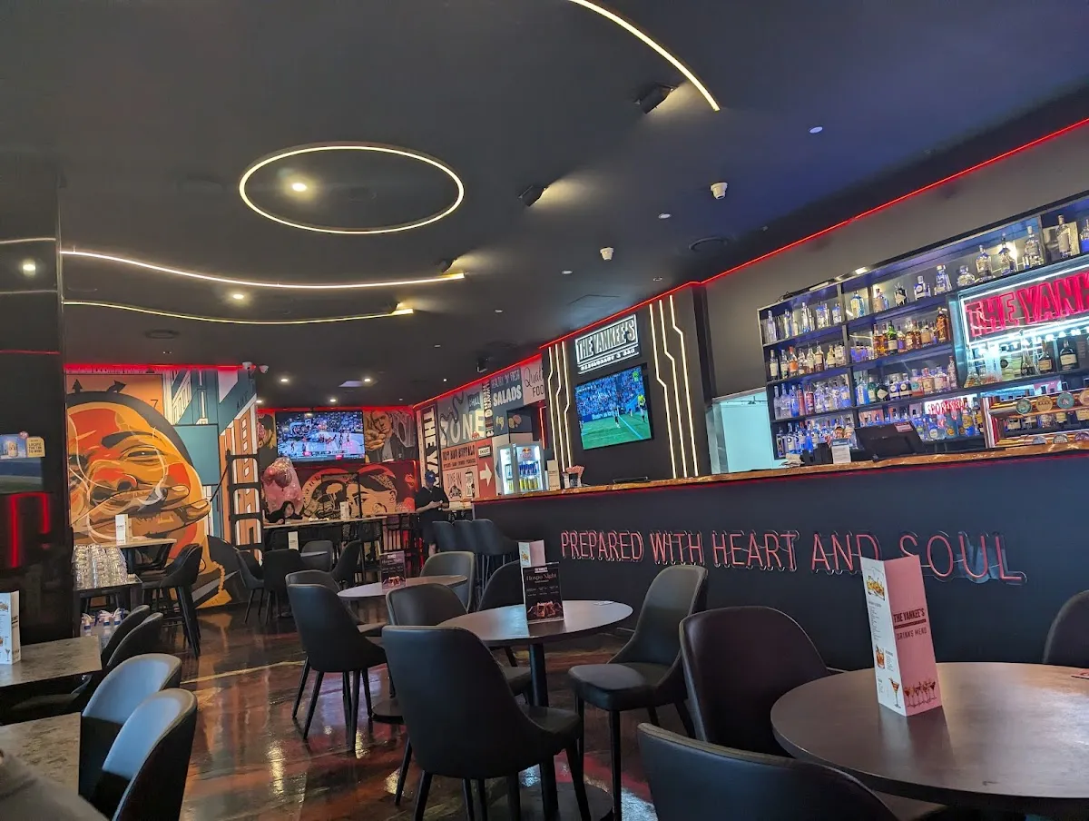The Yankee's Restaurant & Bar (Surfers Paradise) - Bar image