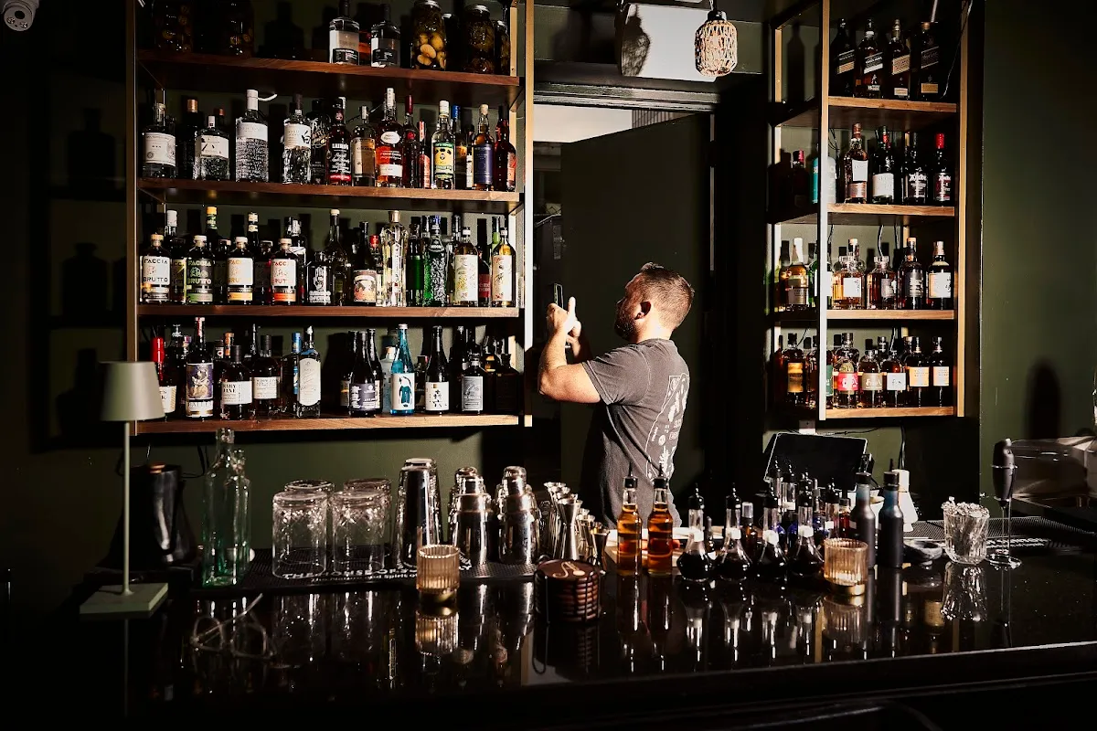 Almanac - Bar image