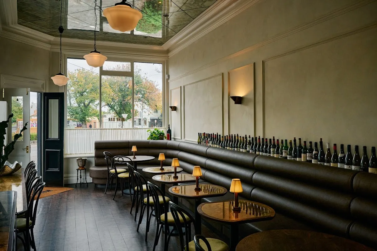 Wally's Albert Park - Bar image