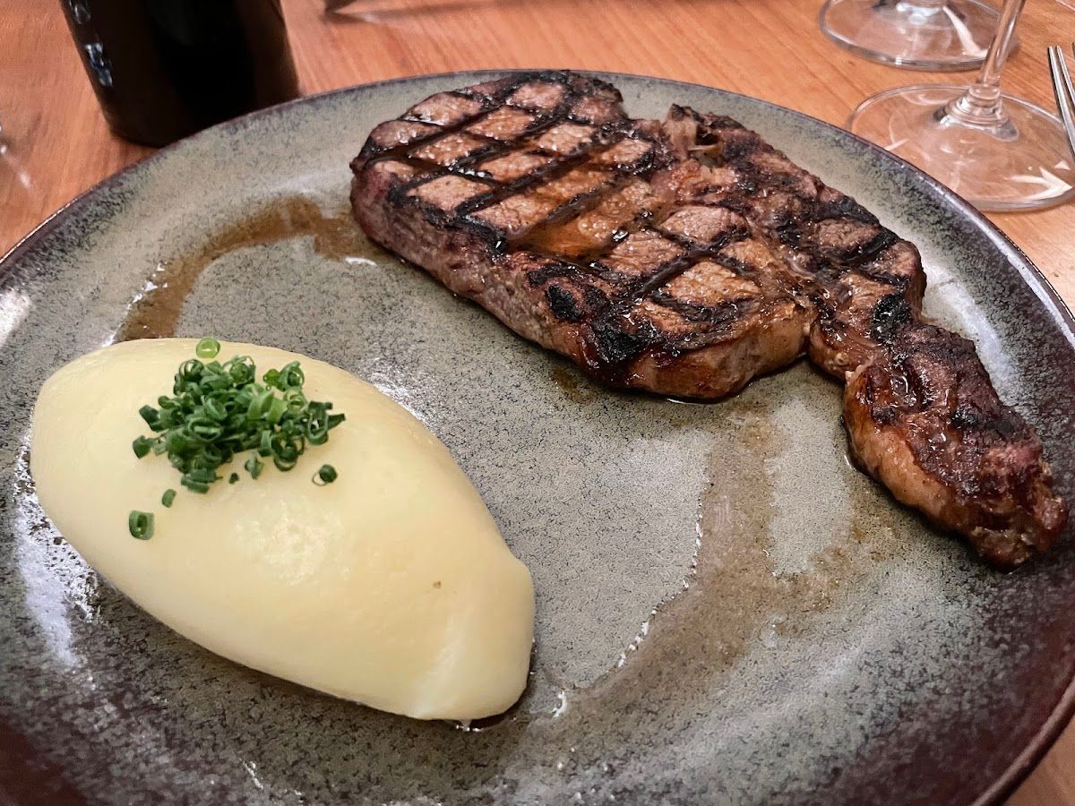Rare Steakhouse Midtown thumbnail 5