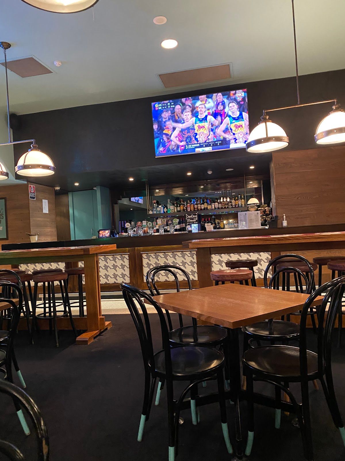 St Leonards Tavern thumbnail 3