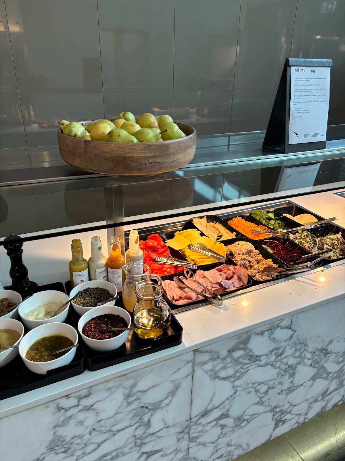 Qantas Domestic Business Lounge thumbnail 3