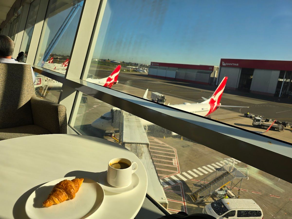 Qantas Domestic Business Lounge thumbnail 7