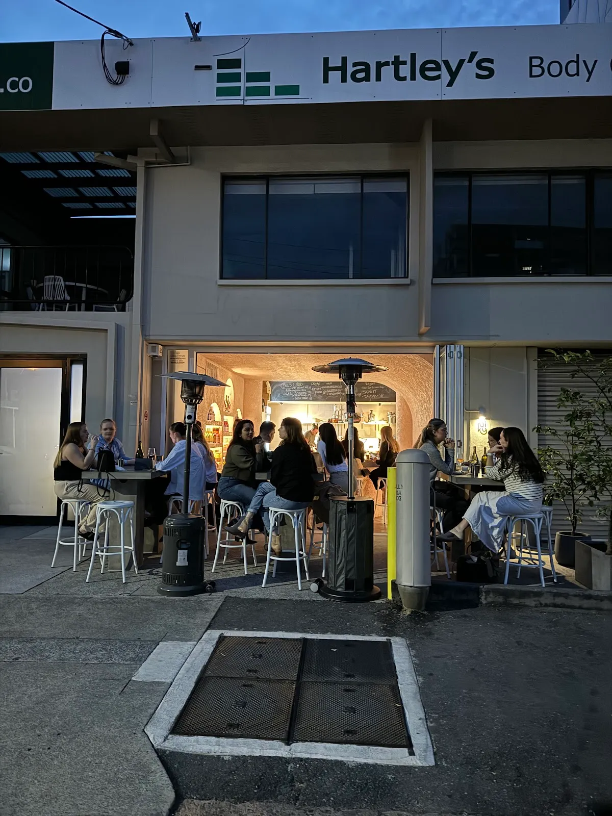 Niky - Bar image