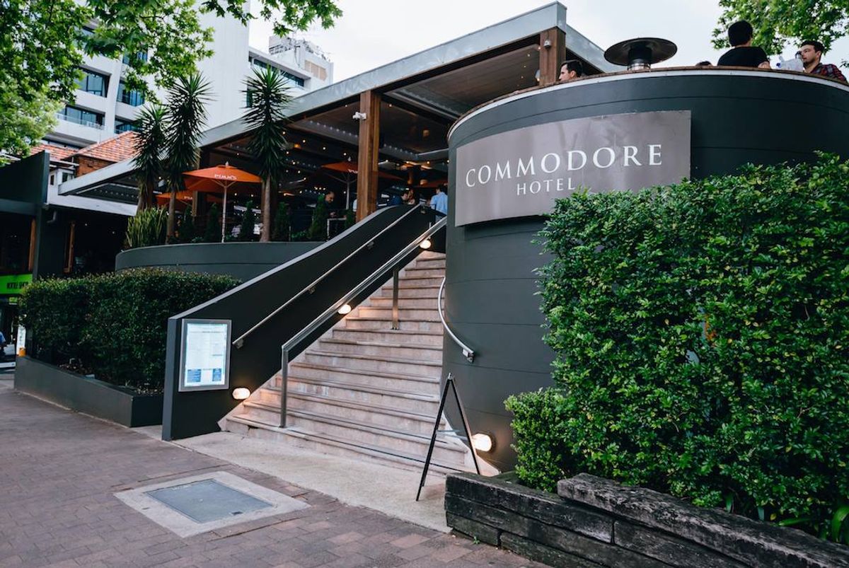 Commodore Hotel thumbnail 10