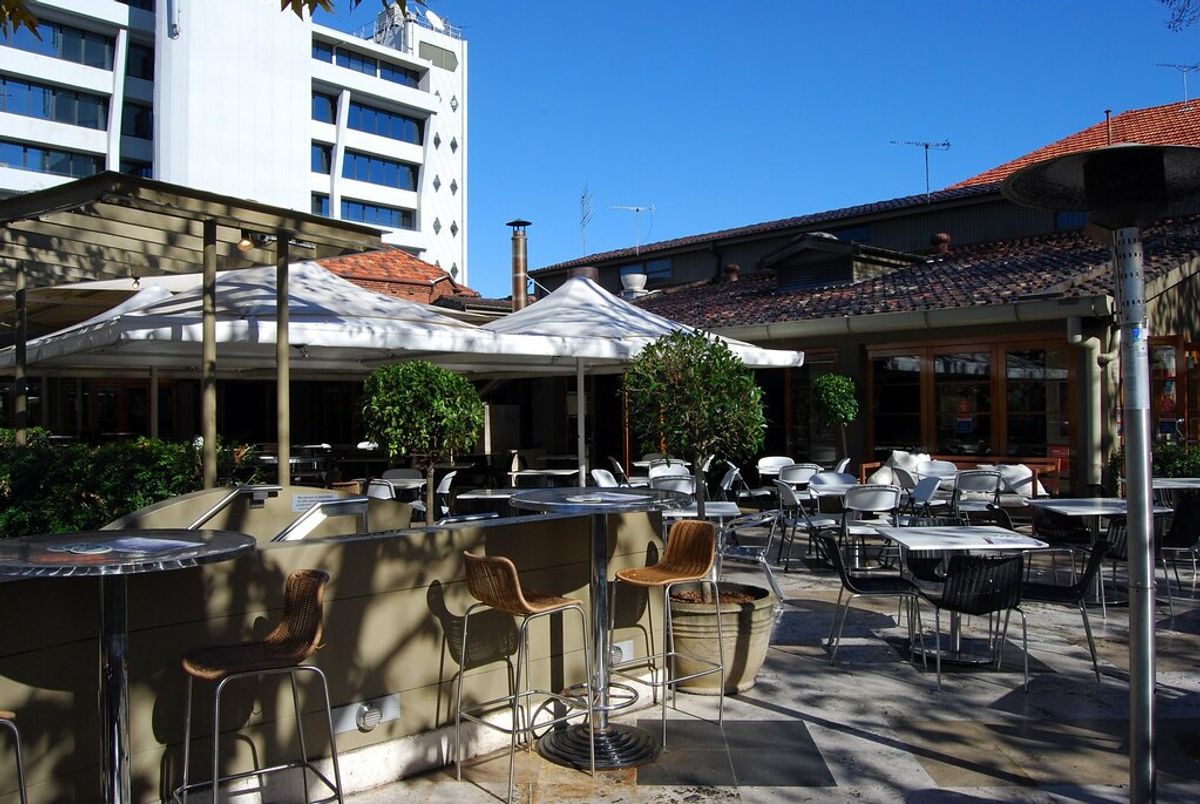 Commodore Hotel thumbnail 7