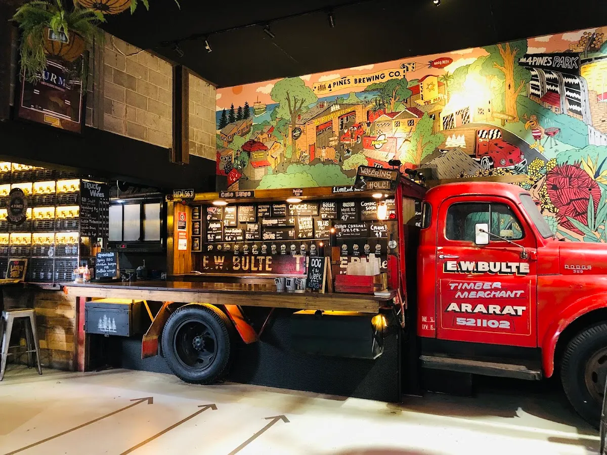 4 Pines Truckbar Brookvale - Bar image