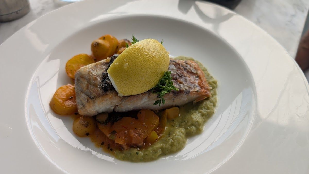 Vela Dining & Bar thumbnail 5