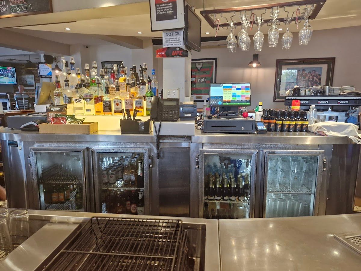 Abbotts Hotel thumbnail 5