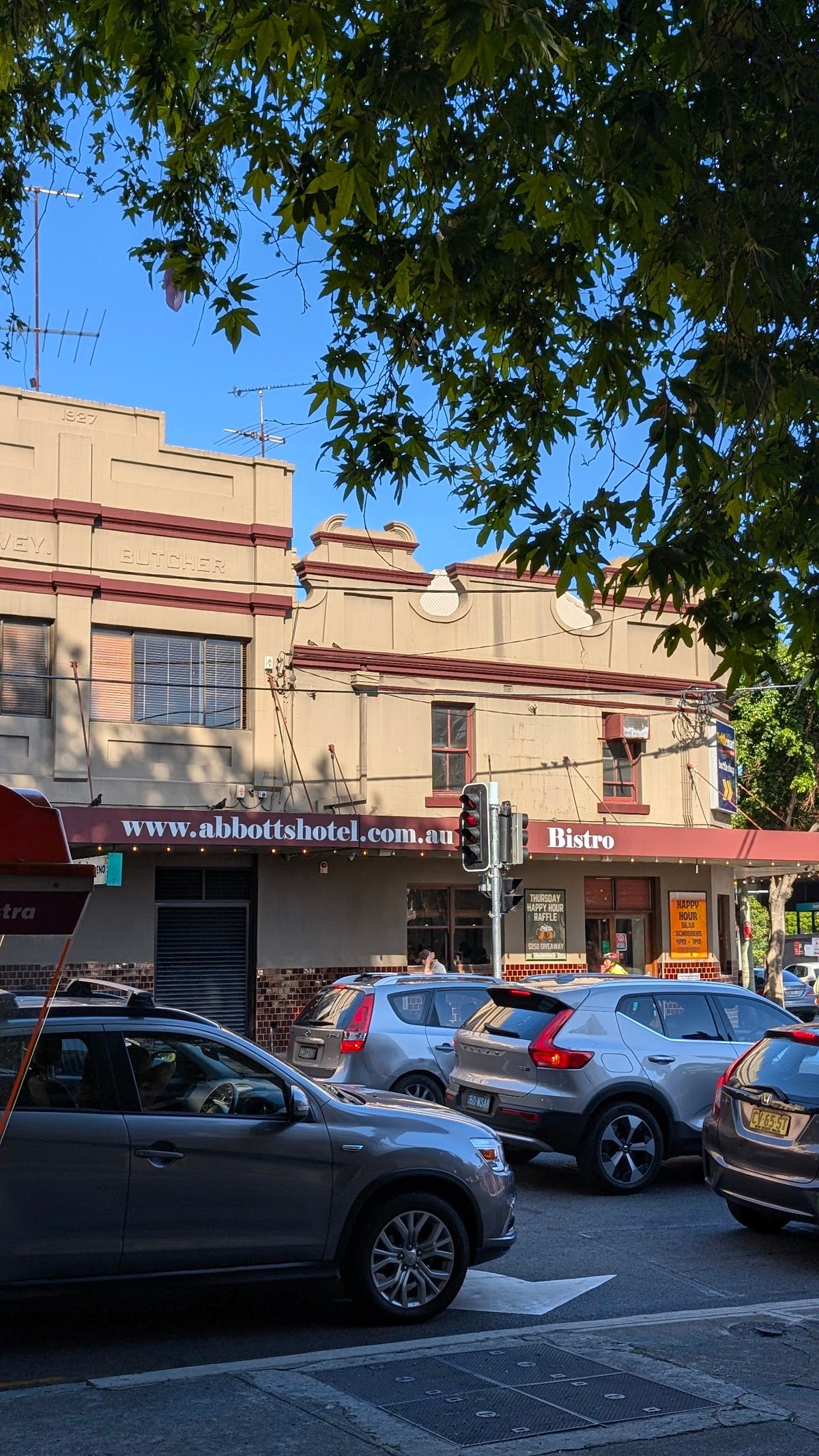 Abbotts Hotel thumbnail 4