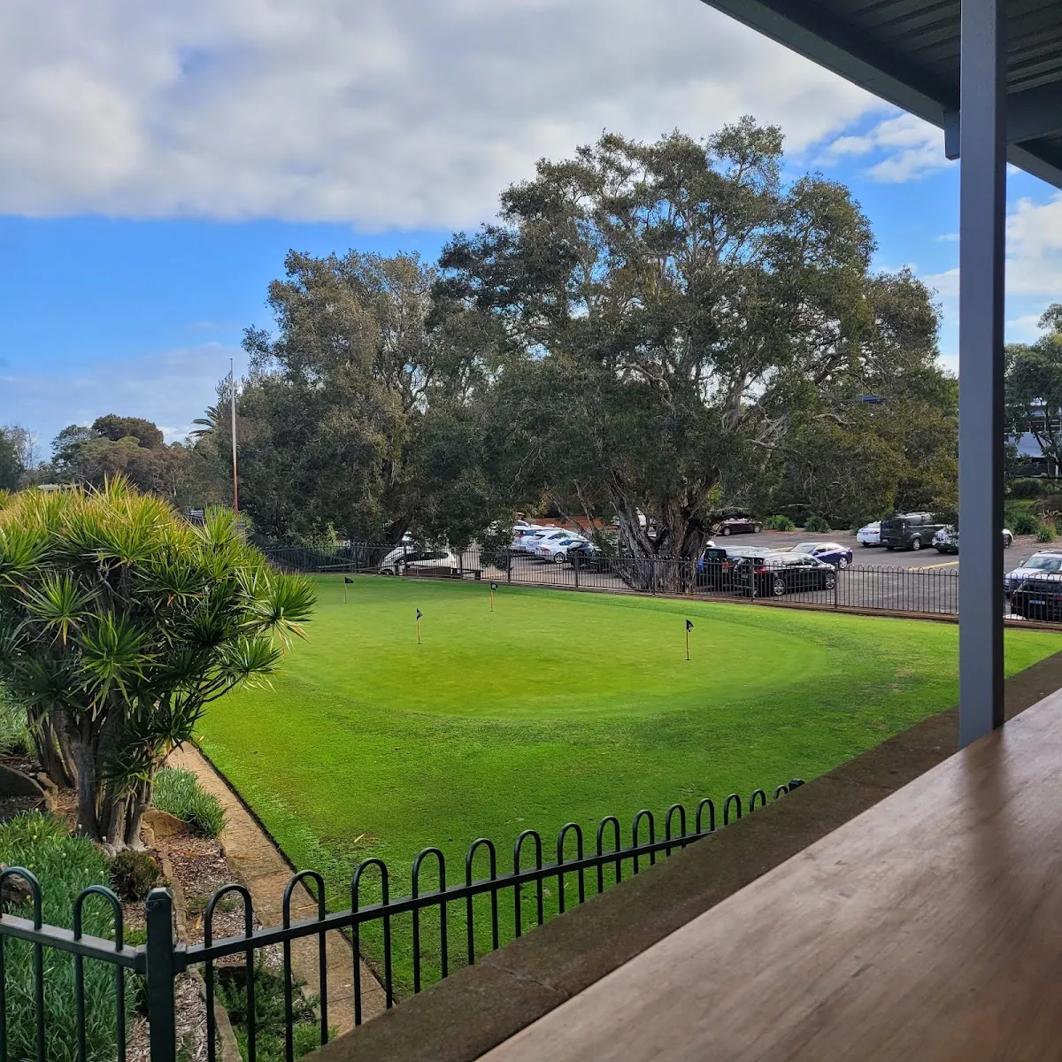 Photo of Eastlake Golf Club, one of the top bars in Daceyville