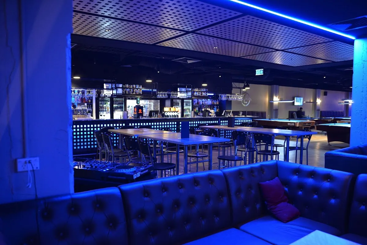 Empire Bar and Pool - Bar image