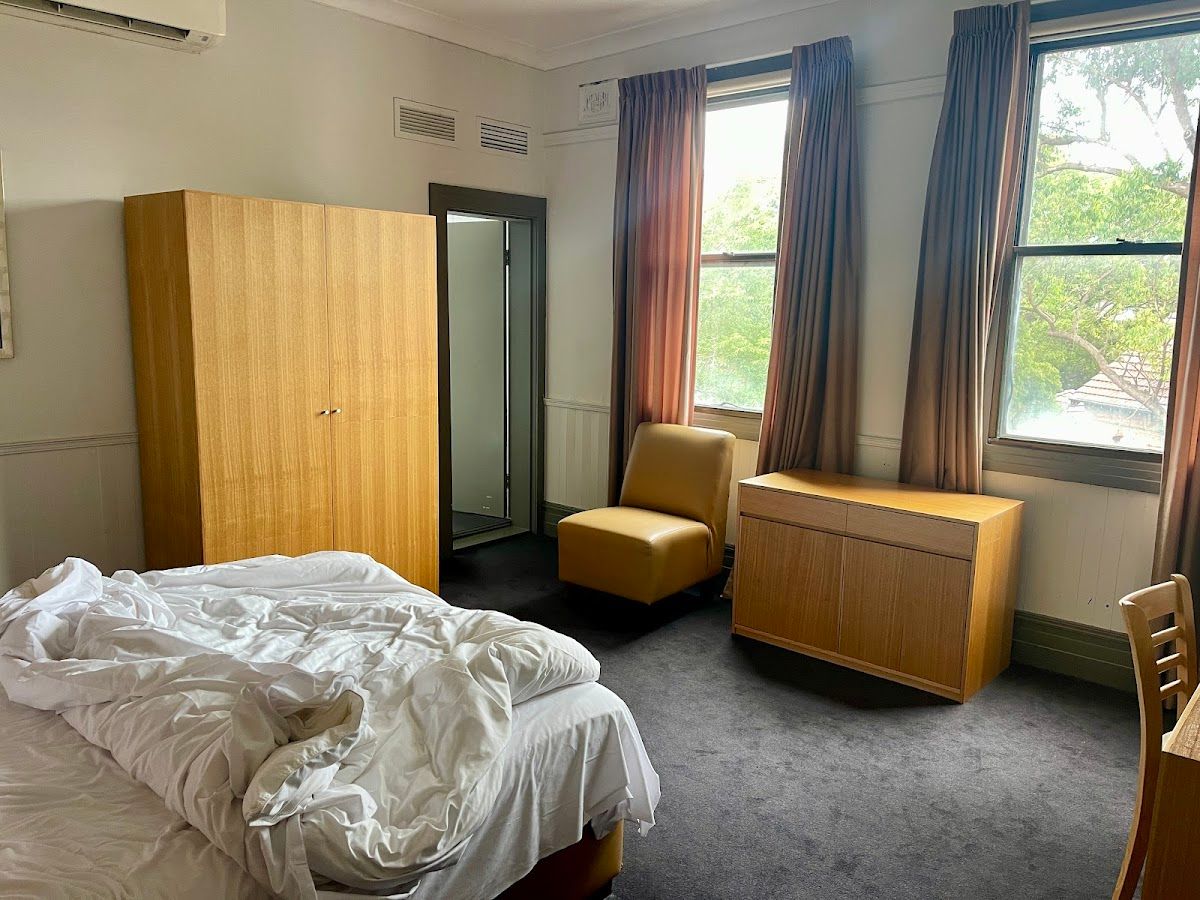 Royal Exhibition Hotel thumbnail 2