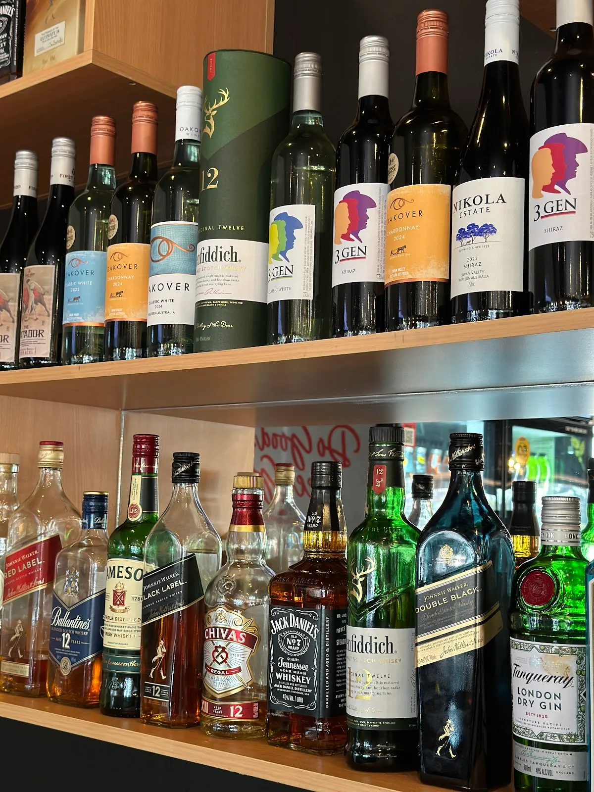 DINE 'N' SIP - Bar image