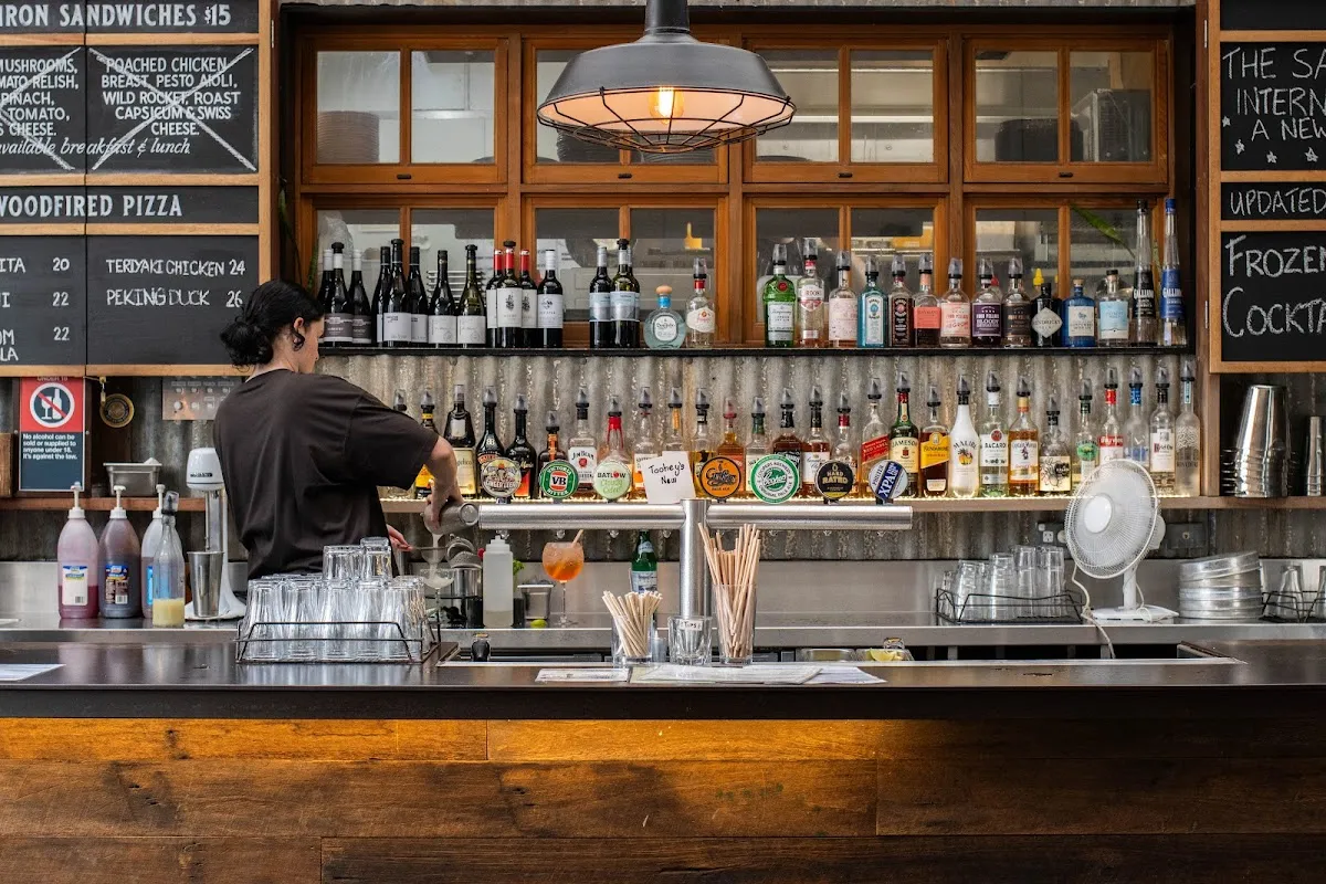 Salisbury Hotel - Bar image
