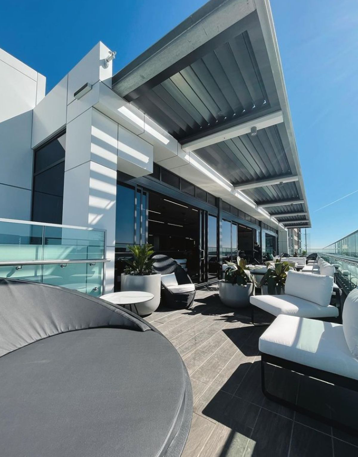 Above 8 Rooftop Bar & Lounge thumbnail 5