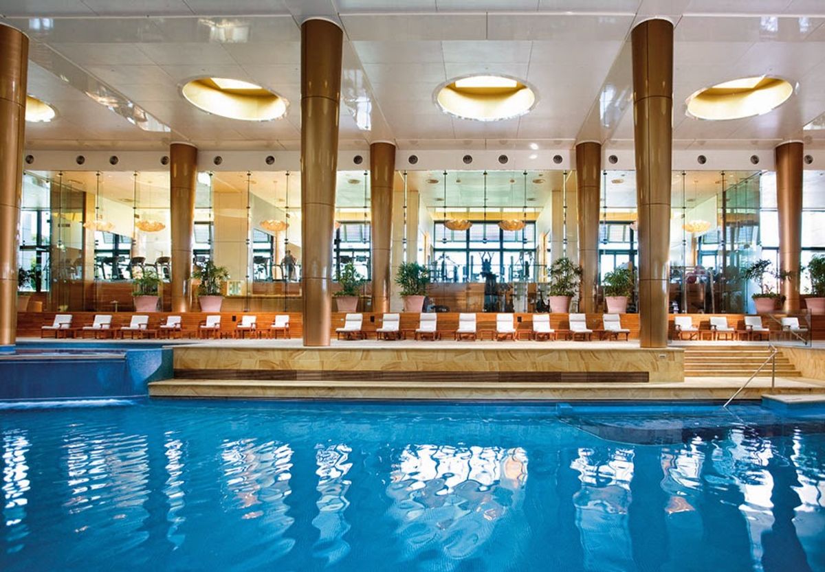 Crown Towers Melbourne thumbnail 3