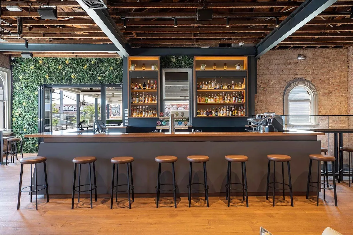 Balaclava Hotel - Bar image