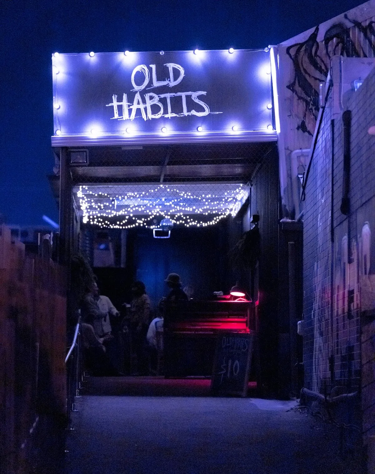 Old Habits Neighbourhood Bar - Bar image