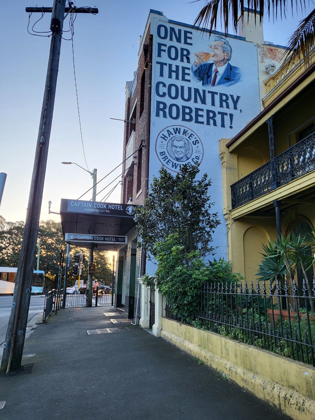 Captain Cook Hotel thumbnail 5