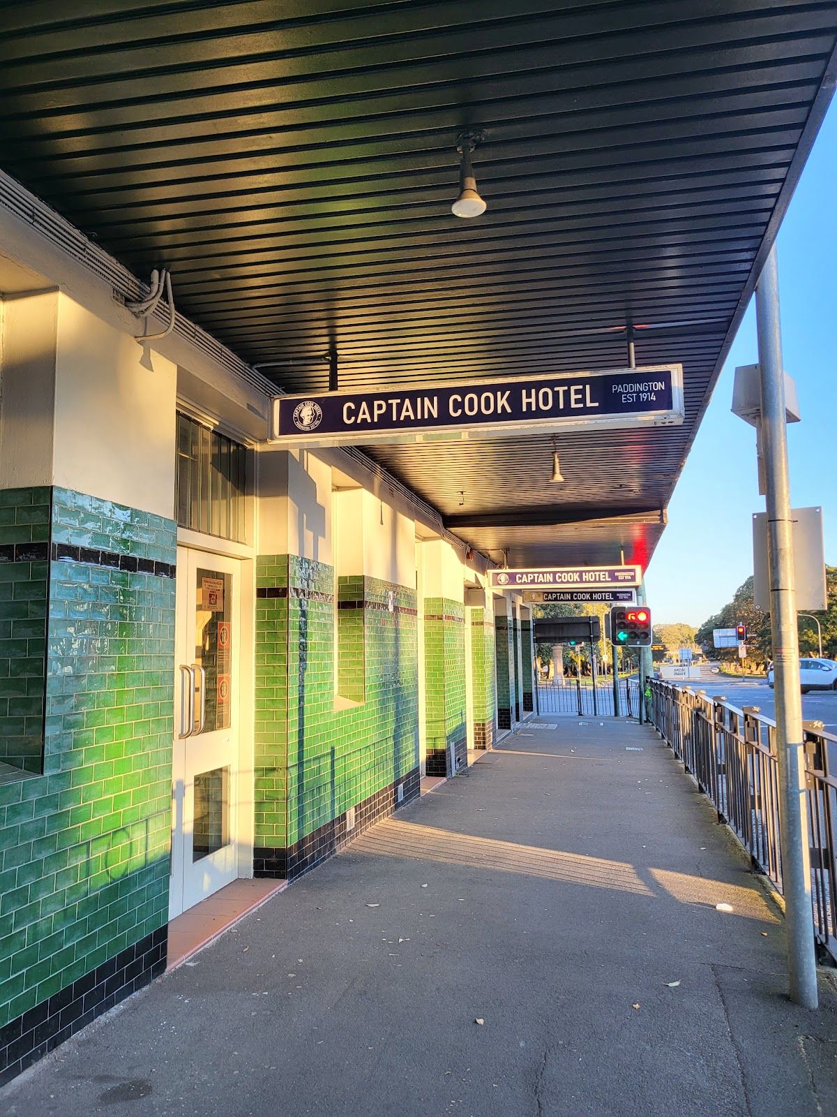 Captain Cook Hotel thumbnail 8