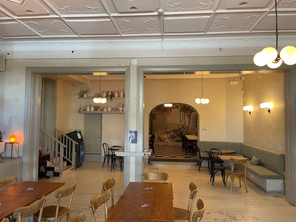 Captain Cook Hotel thumbnail 3