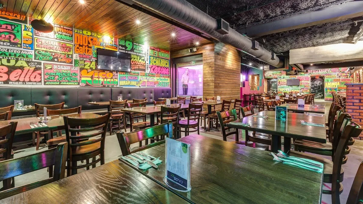 Pollos & Jarras - Bar image