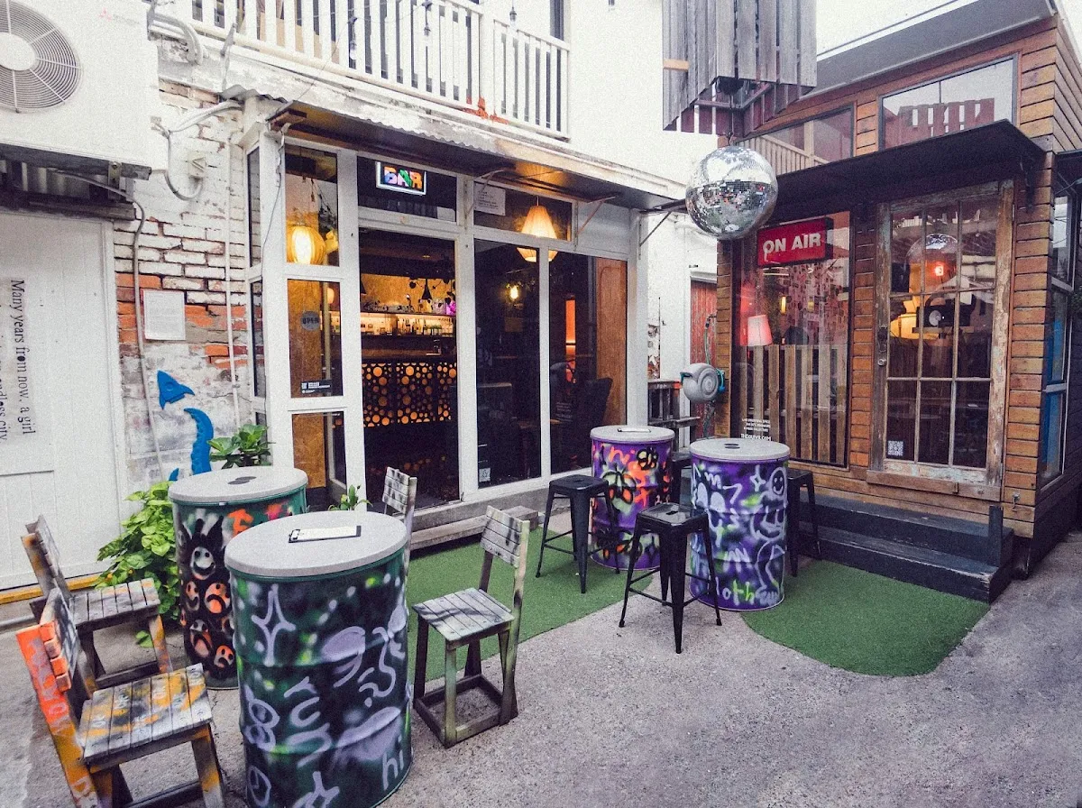 QUIVR - Bar image