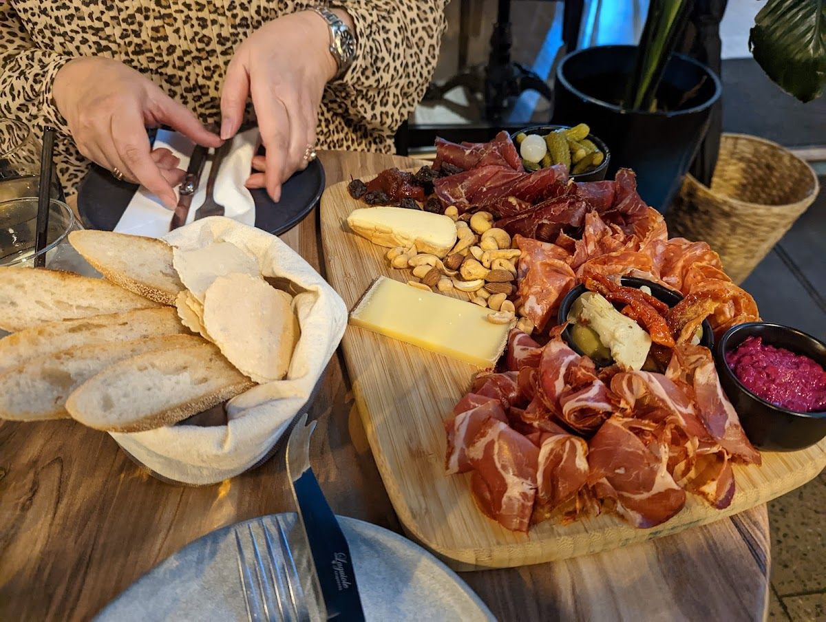 Mali Ston Wine Bar thumbnail 4