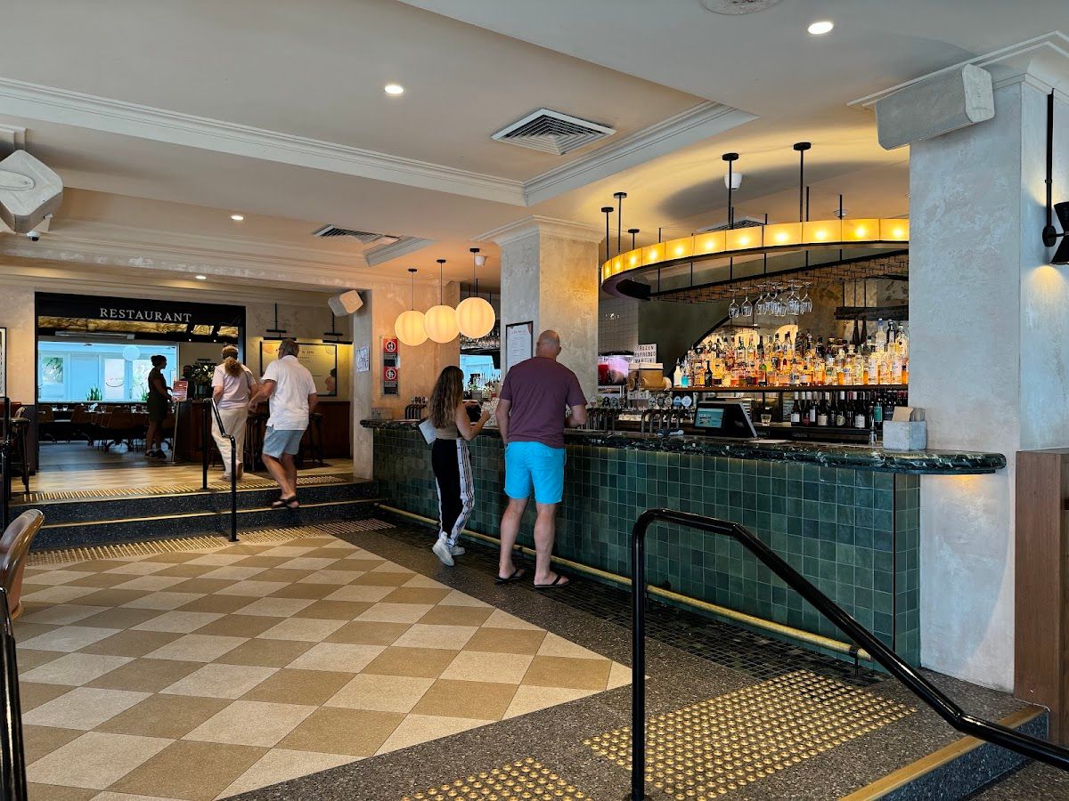 Marra Bar & Grill thumbnail 4