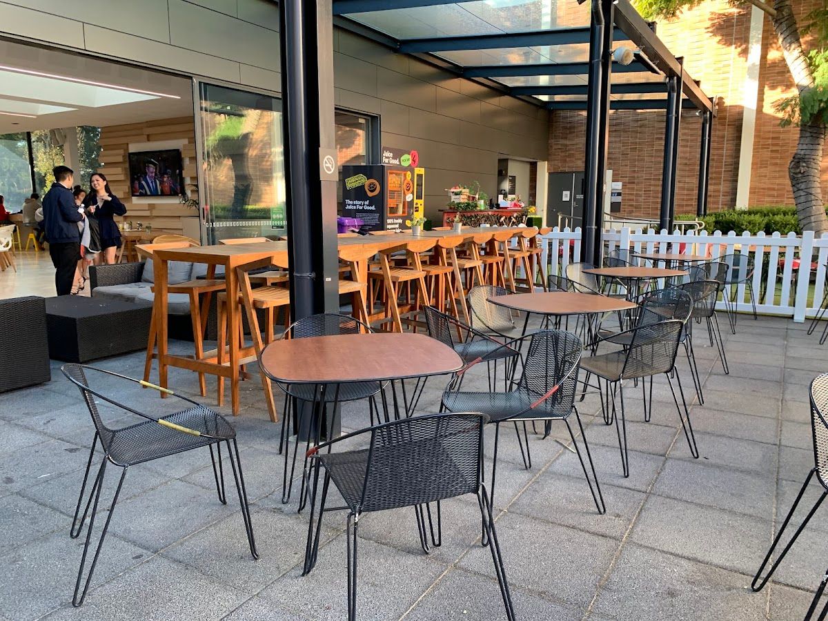 Courtyard Restaurant & Bar thumbnail 6