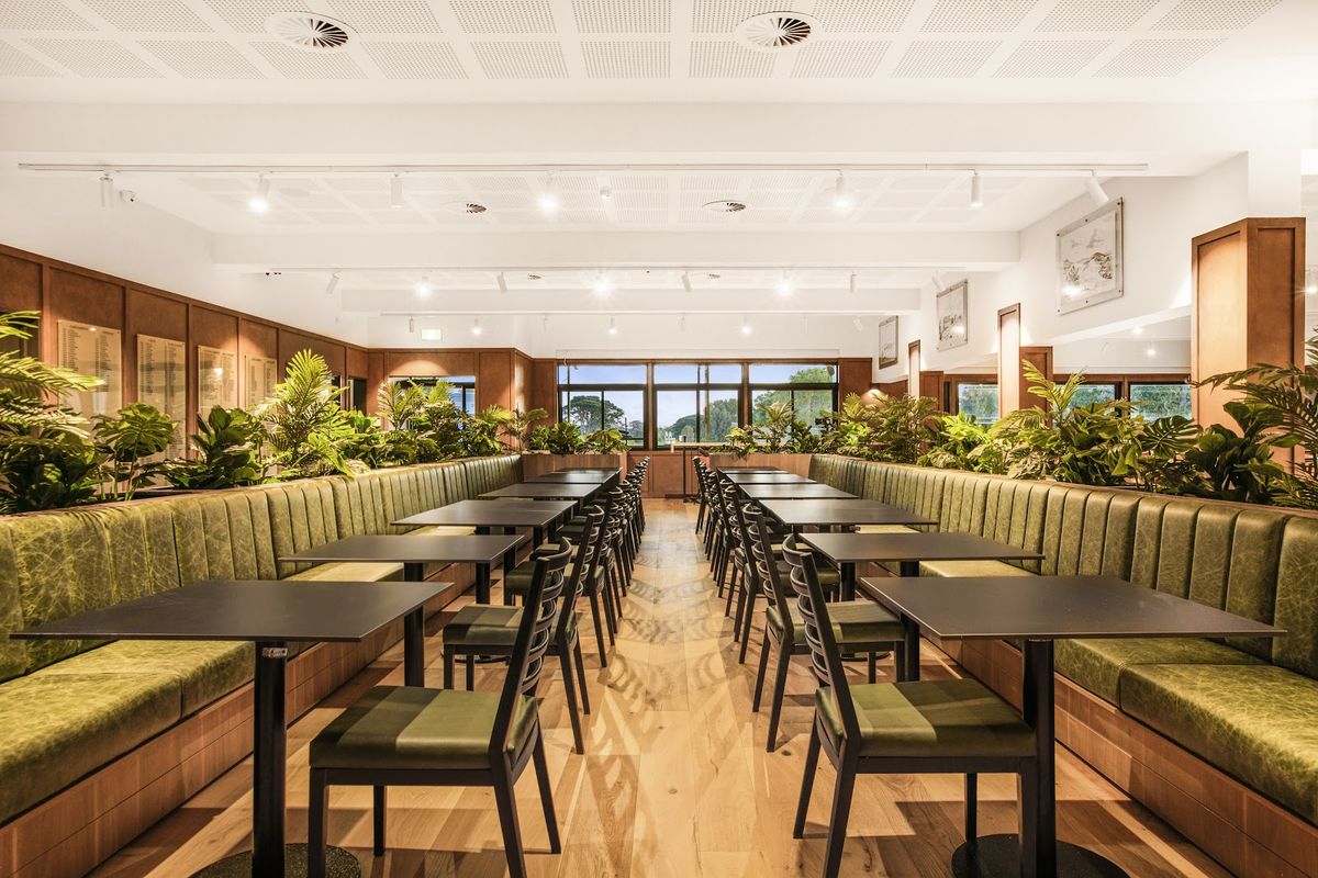 Featured image for Greenside Bar & Grill