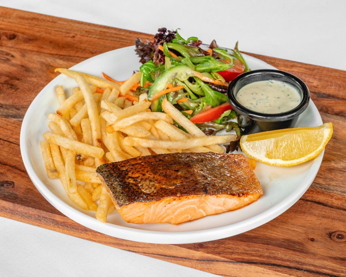 Greenside Bar & Grill thumbnail 5