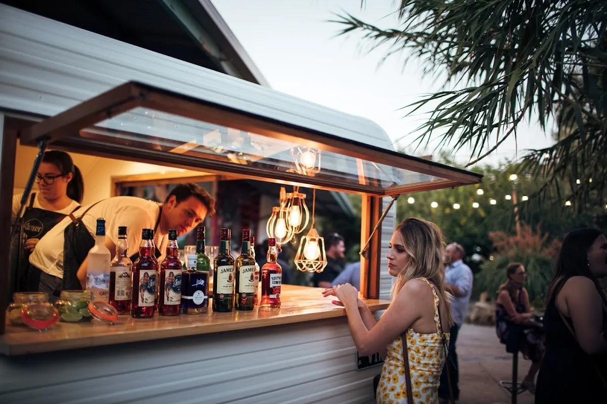 Caravan & Tonic - Bar image