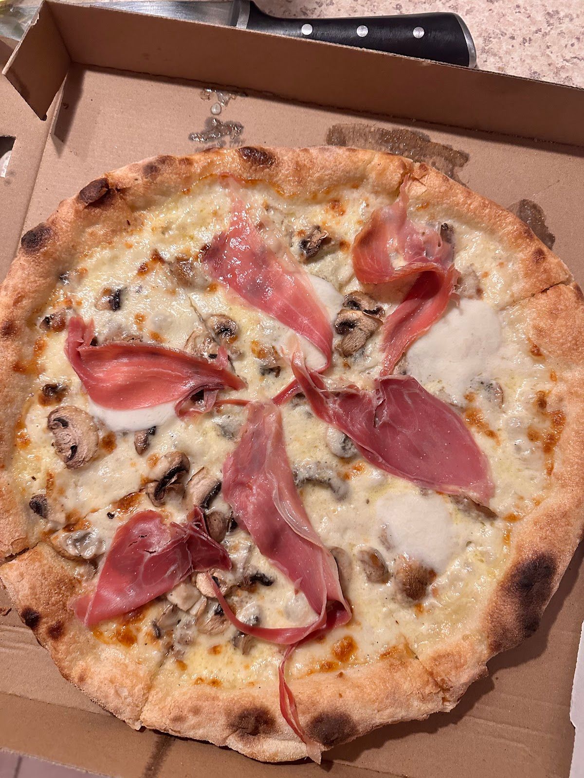 Mad Pizza E Bar Potts Point Pronto thumbnail 4