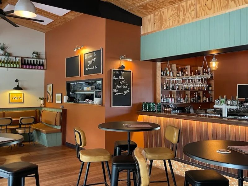 Clover Neighbourhood Bar photo 1