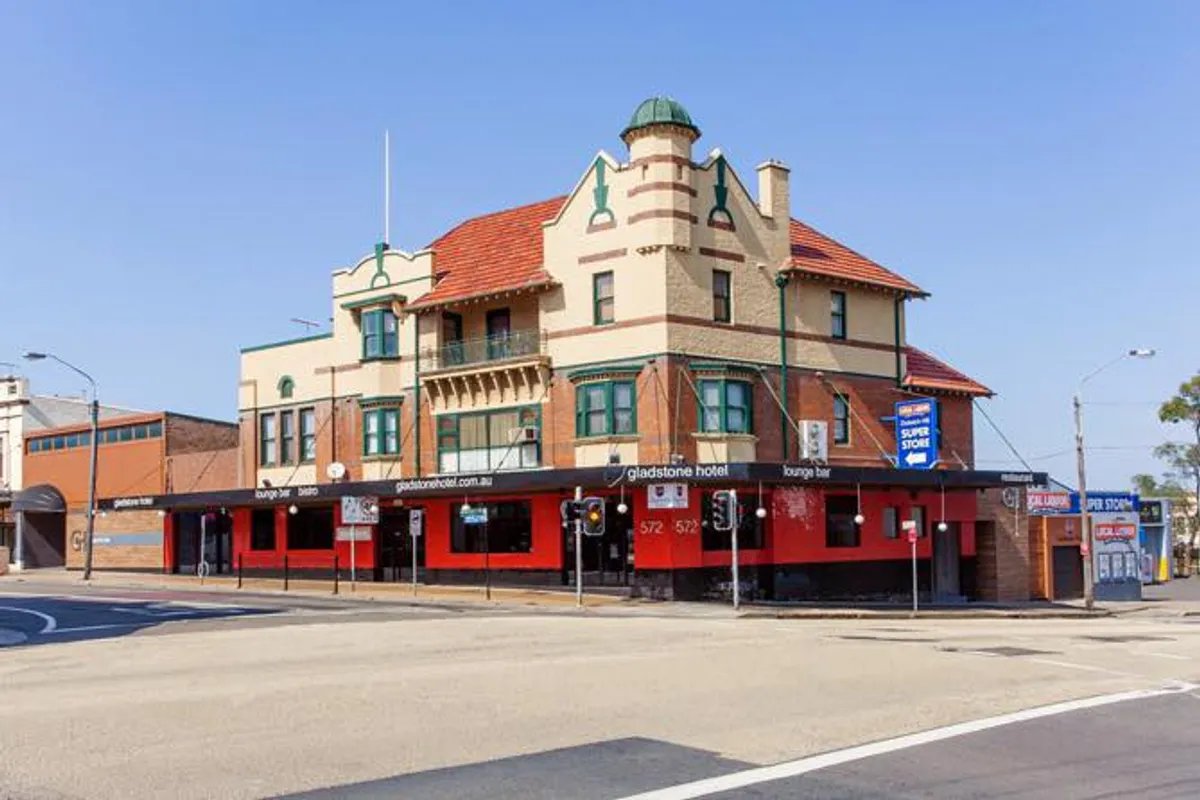 Featured image for Gladstone Hotel