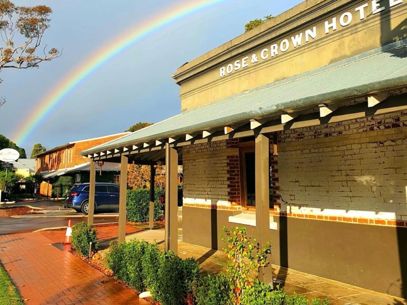 Rose & Crown Hotel photo 1