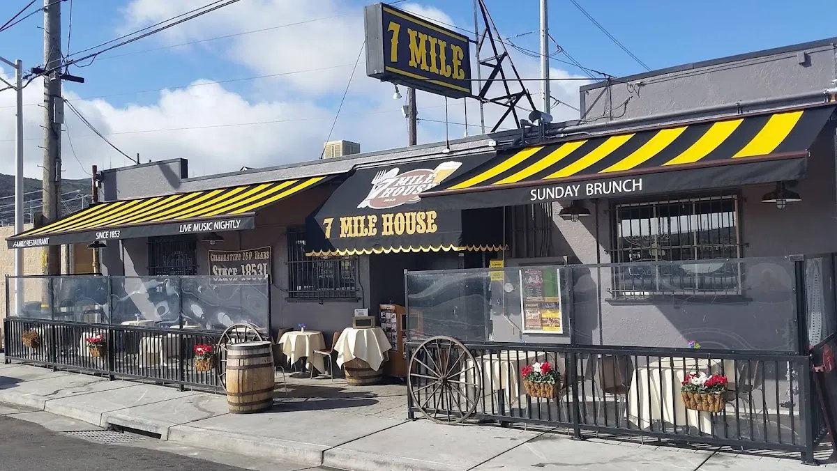 Featured image for 7 Mile House Sports Bar & Grill