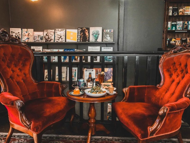 Ampersand Cafe & Bookstore. photo 1