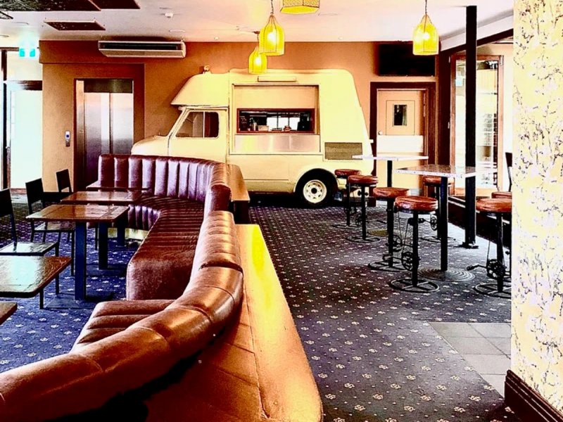 Town Hall Hotel Newtown photo 1