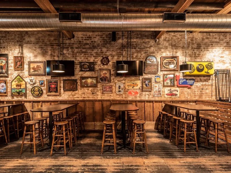Surly's American Tavern photo 1