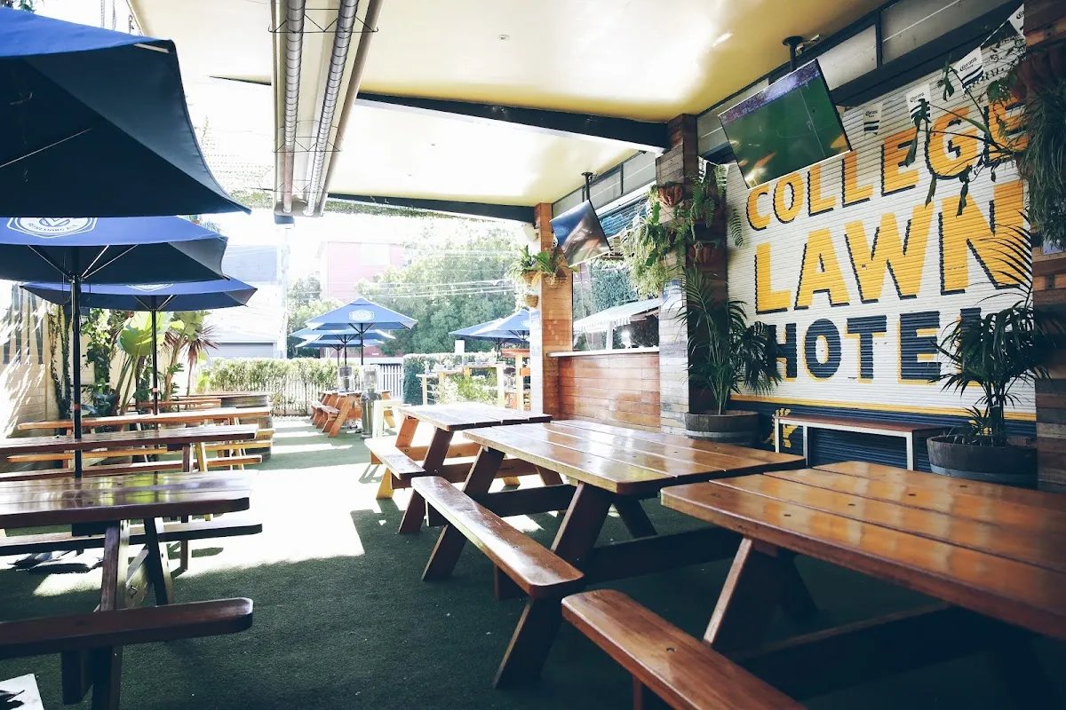 Featured image for College Lawn Hotel